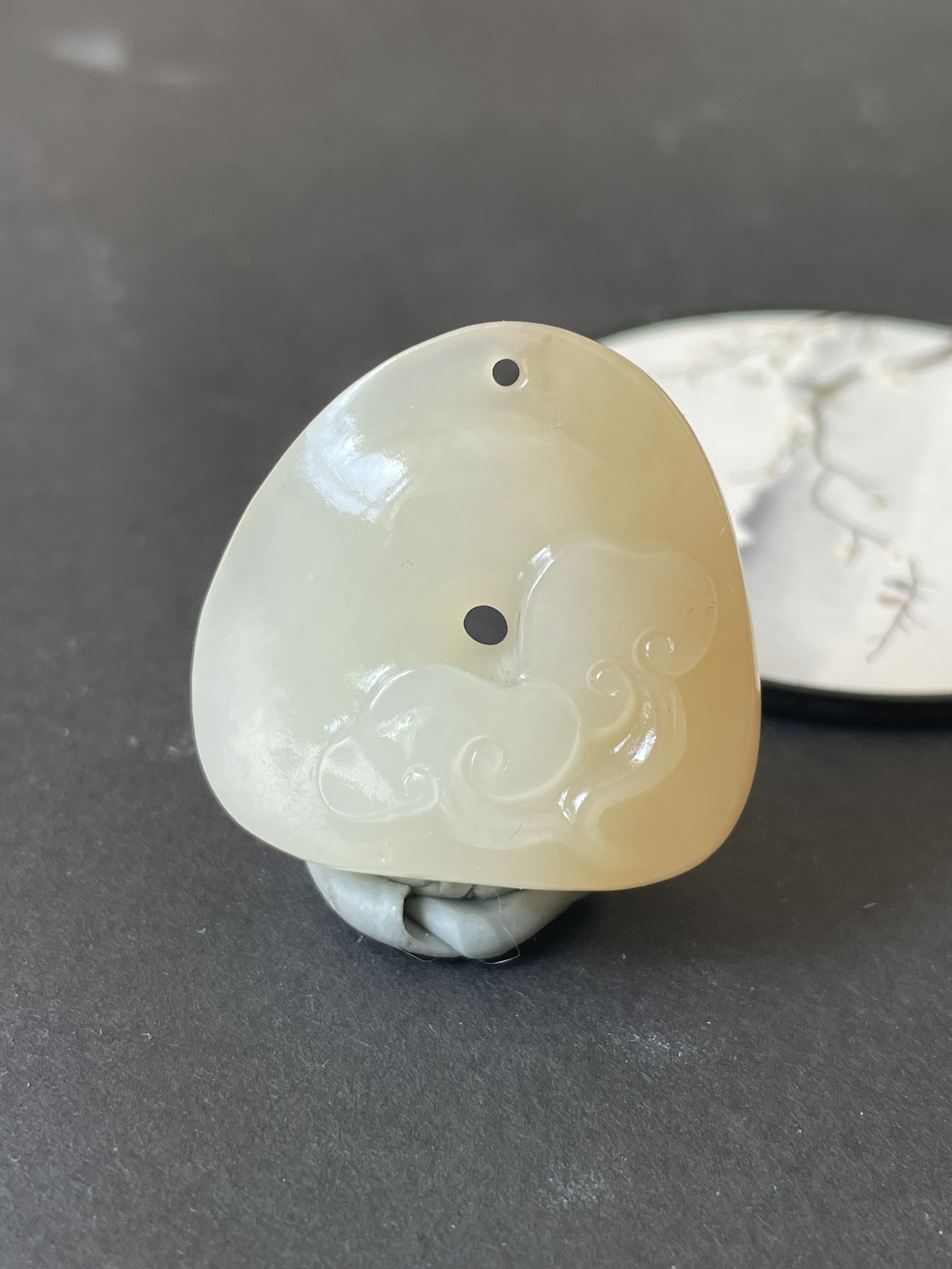 精品新疆和田玉且末糖白随型如意吊坠挂件 干净油润细腻13.7克