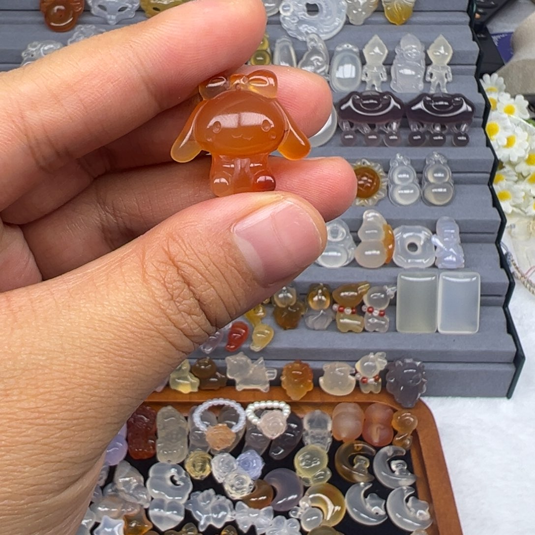 A***霞玛瑙/玉髓未镶嵌颈饰玉桂狗