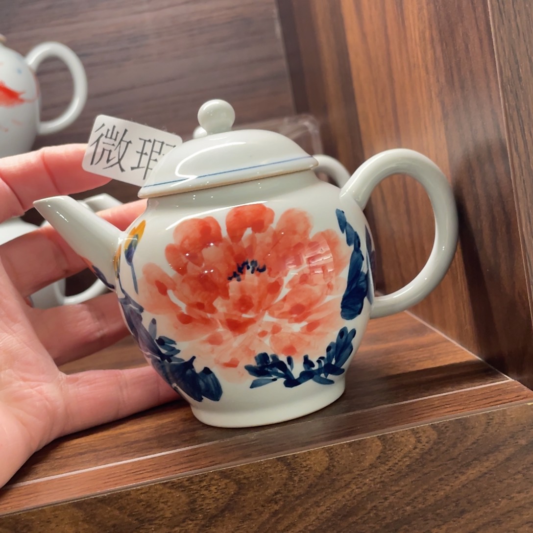 釉下手绘茶具微瑕