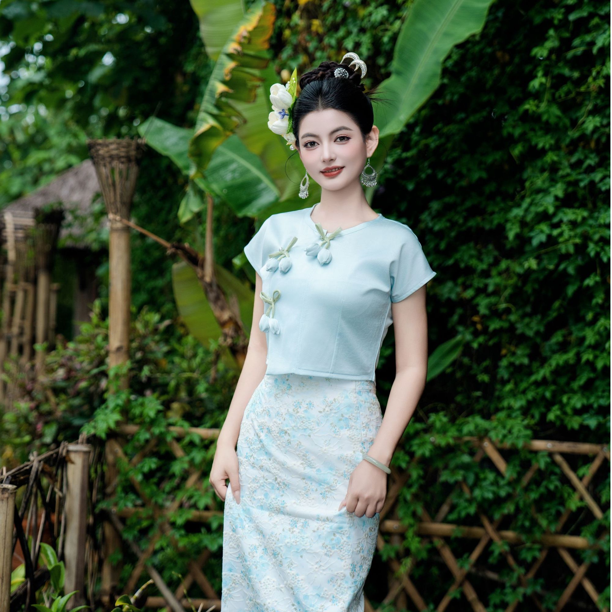子依小店新款【山月诗】月白蓝精致手工郁金香扣子通肩袖上衣半身裙