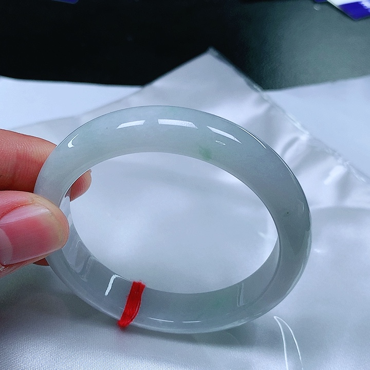 翡翠手镯未镶嵌翡翠手镯未镶嵌