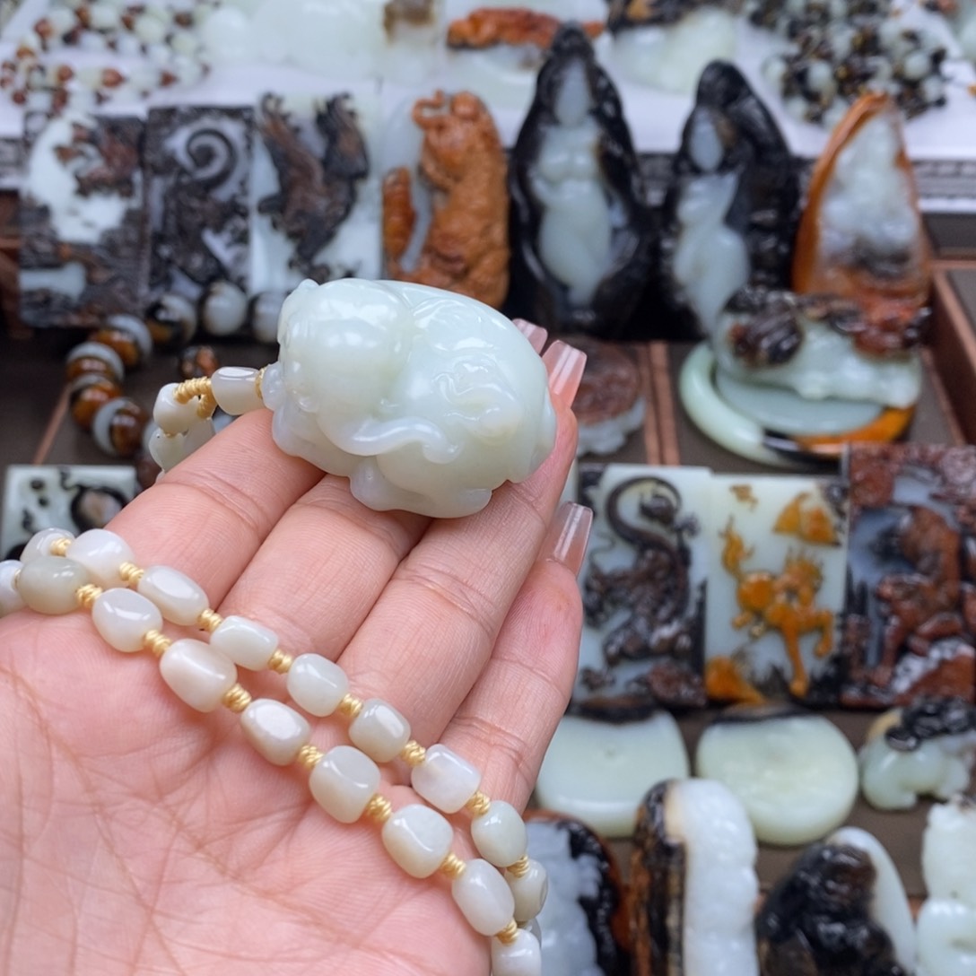 颈饰未镶嵌和田玉