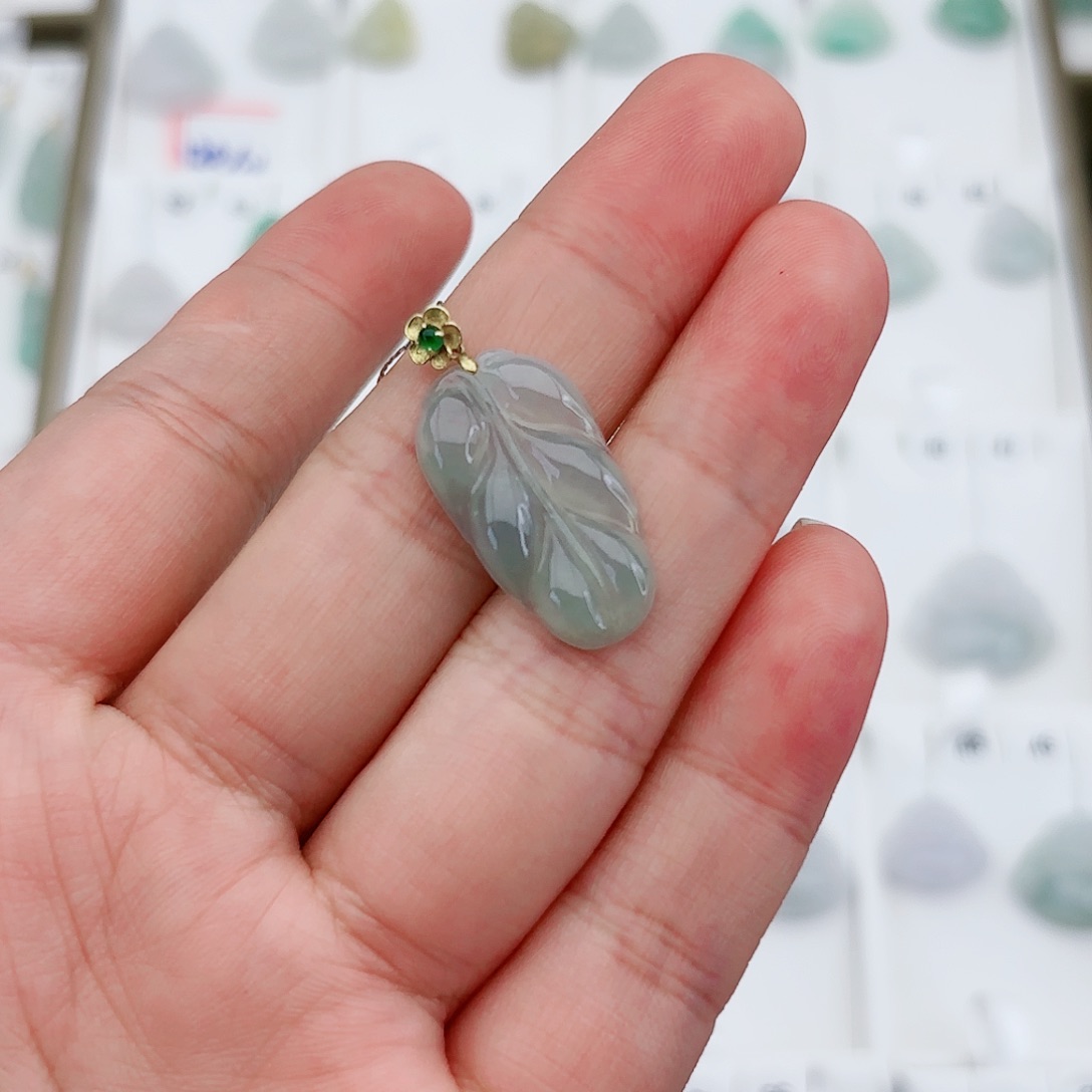 翡翠颈饰18K金镶嵌叶子