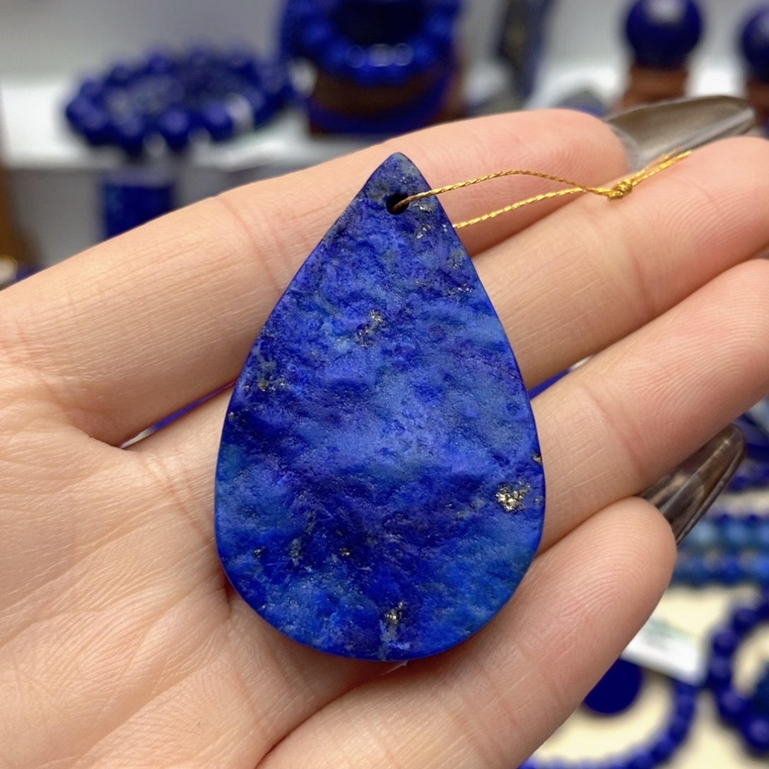 青金石未镶嵌颈饰