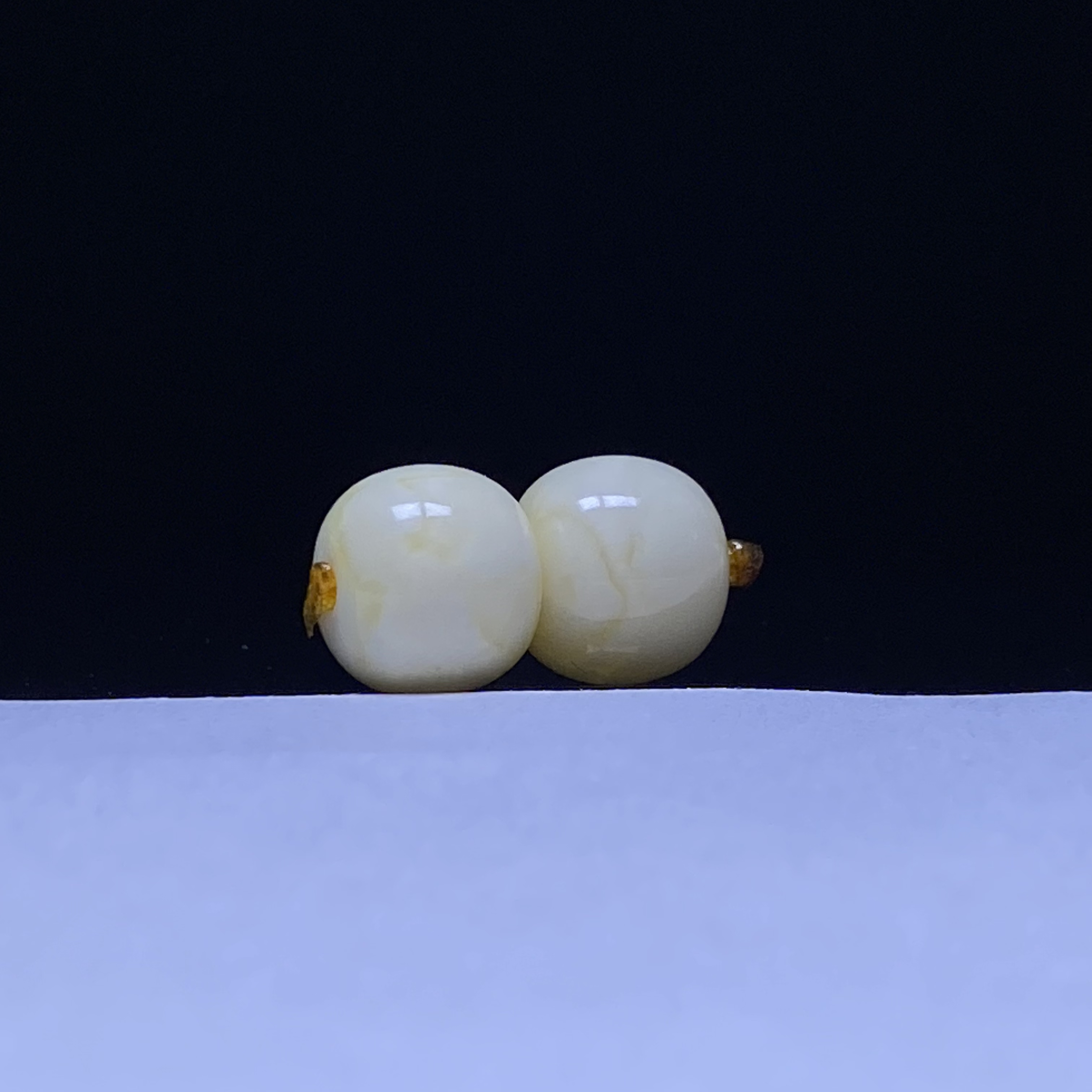 瓷白蜡双对珠精品蜜蜡老型9.8mm文玩配饰