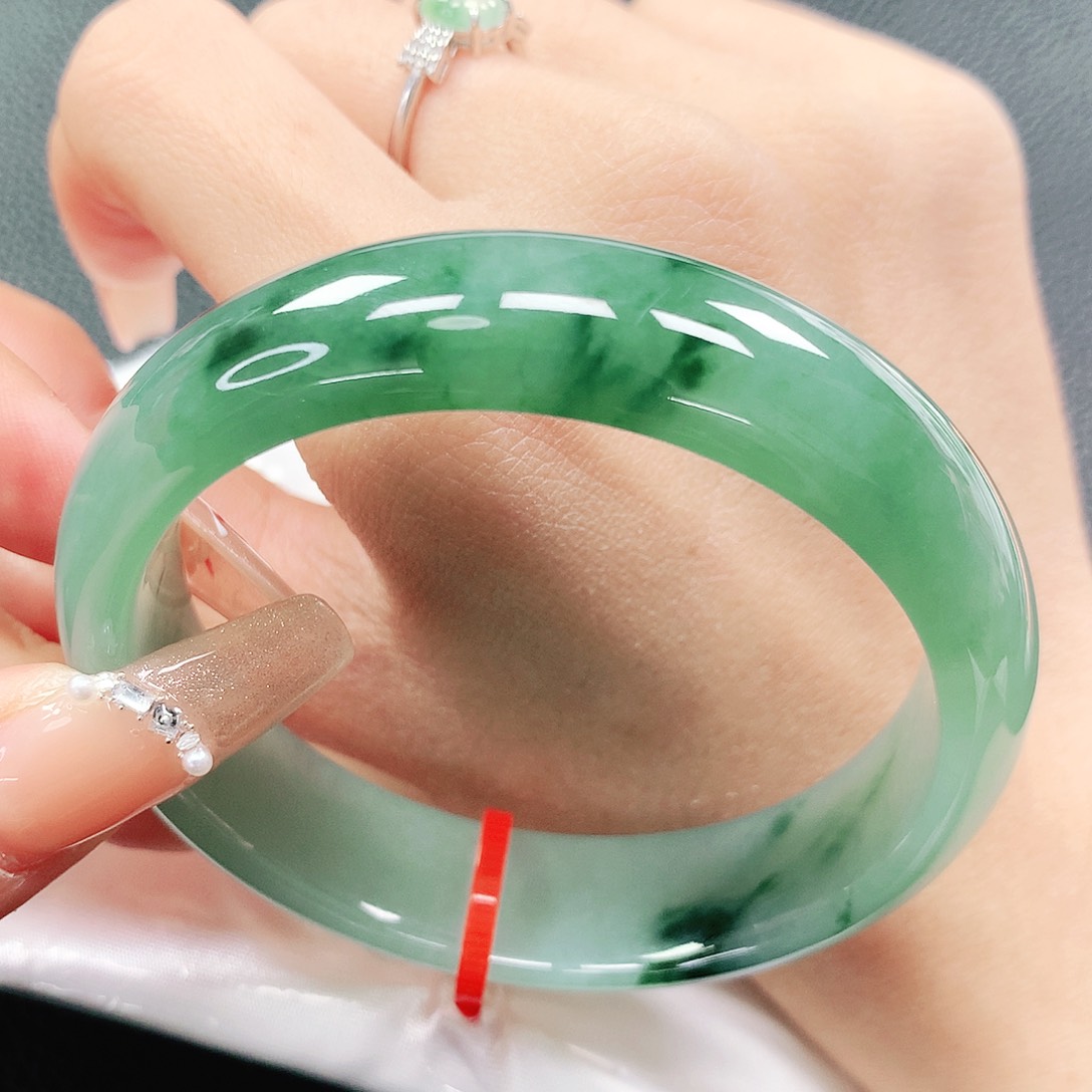 翡翠手镯未镶嵌56圈