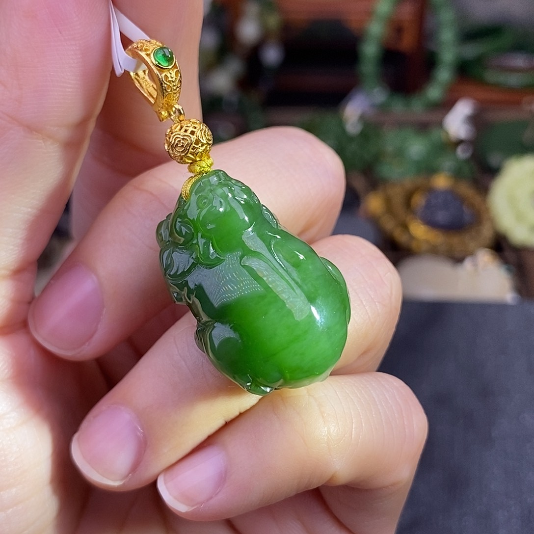 和田玉碧玉老料吊坠貔貅清货价未镶嵌