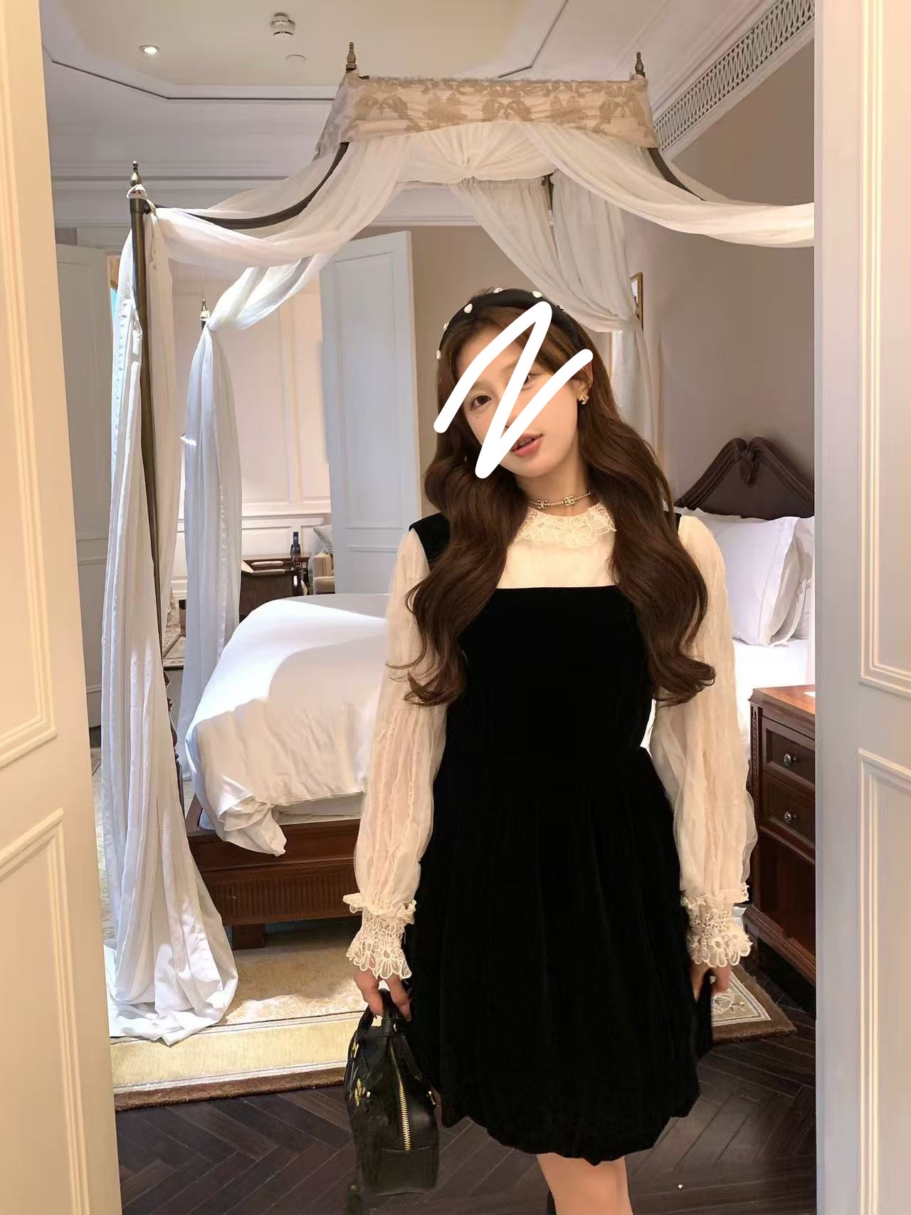 2025时尚轻奢赫本风欧货大码显瘦气质蕾丝内搭+小黑裙套装8259