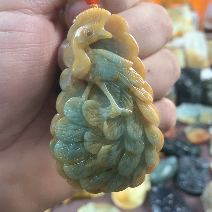 透闪石-蛇纹石玉颈饰未镶嵌