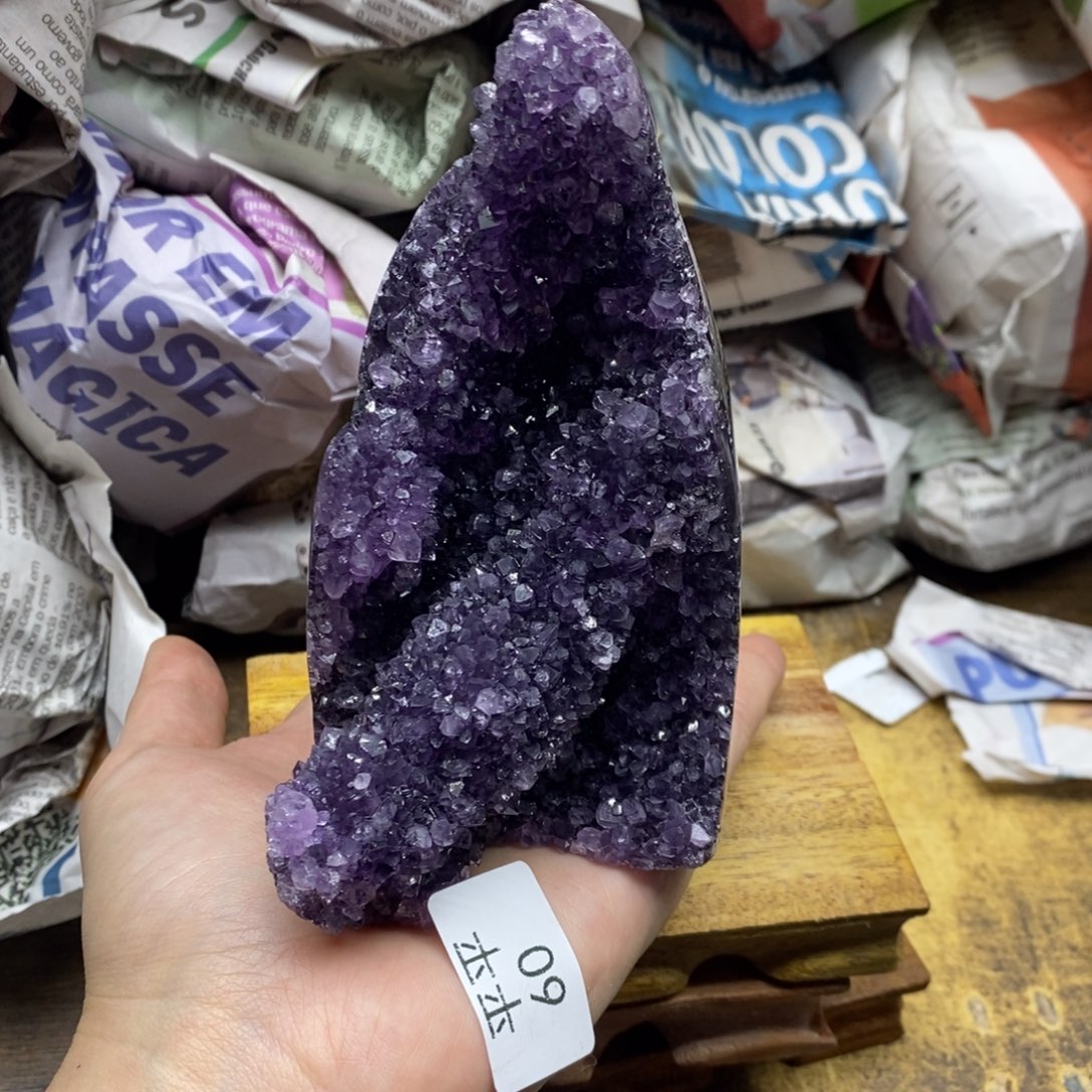 紫晶乌拉圭未镶嵌