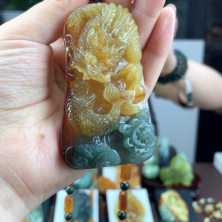 蛇纹石玉颈饰未镶嵌