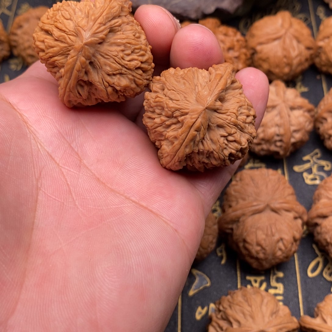 吊坠桃核I*U南疆石狮子头