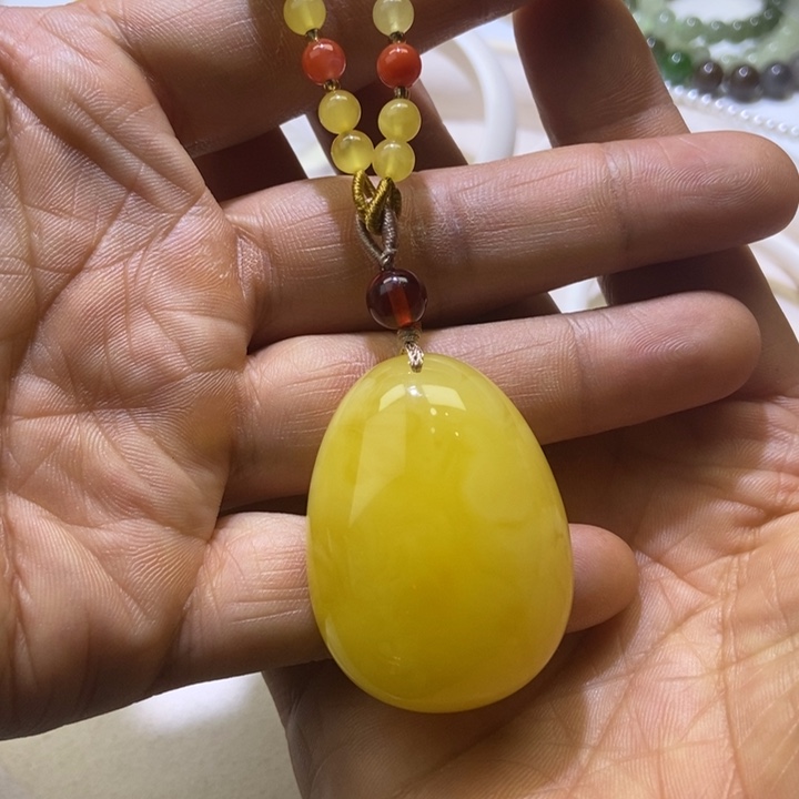 琥珀未镶嵌颈饰水滴