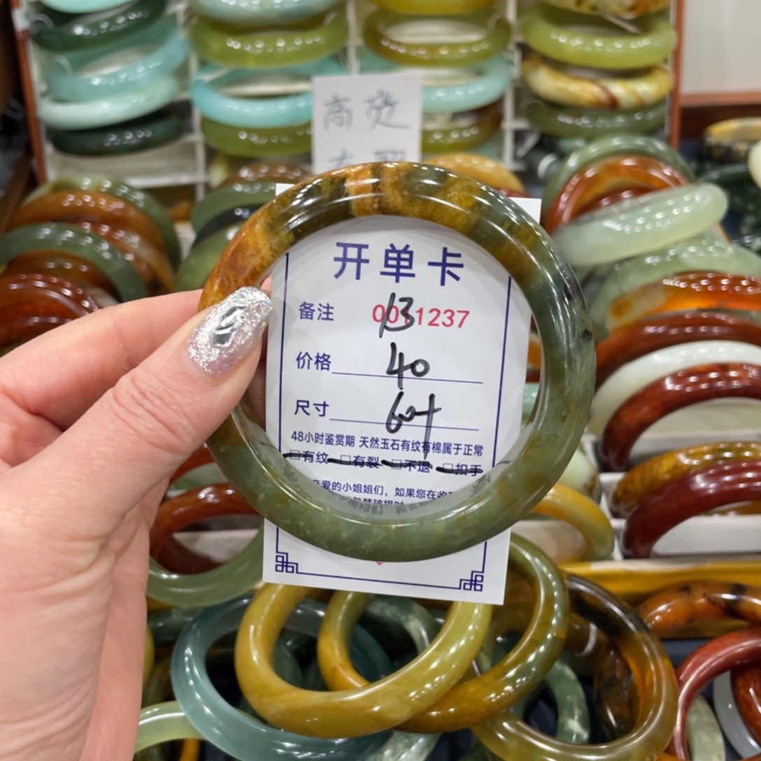 素***颜蛇纹石玉未镶嵌手镯