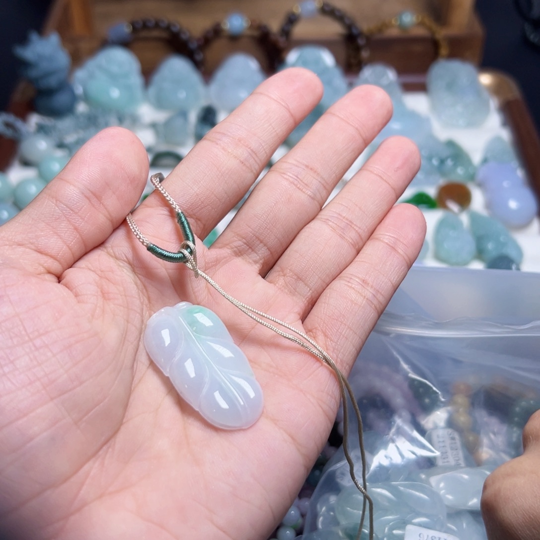 小***虾颈饰未镶嵌翡翠翡翠挂件