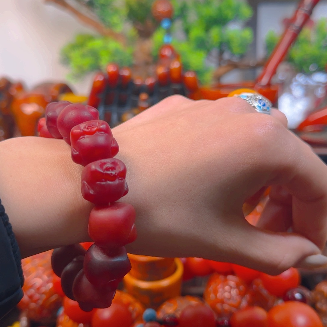 琥珀裸石未镶嵌手串