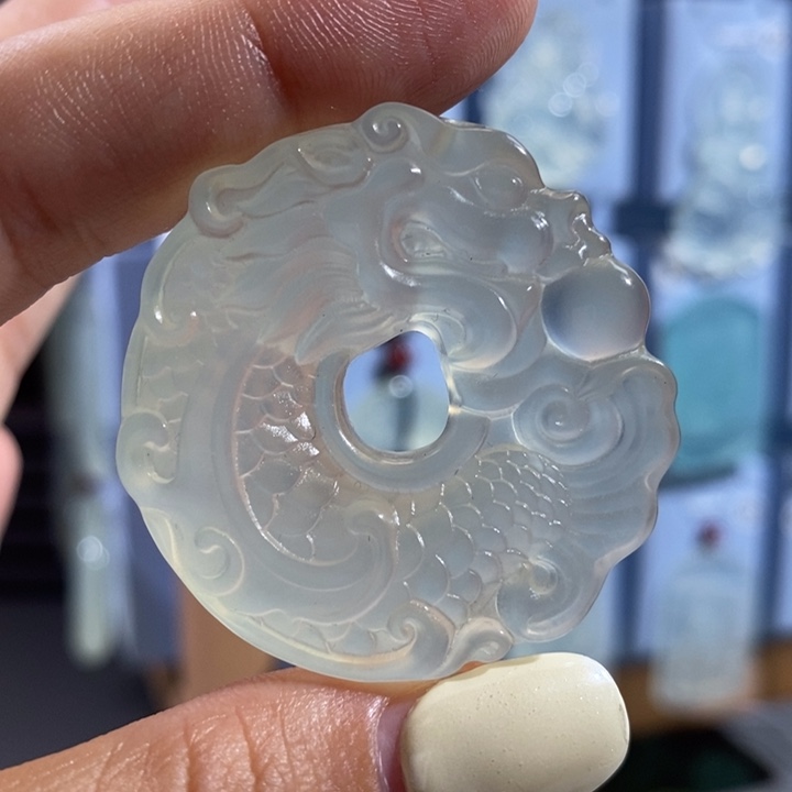 岫玉未镶嵌颈饰吊坠