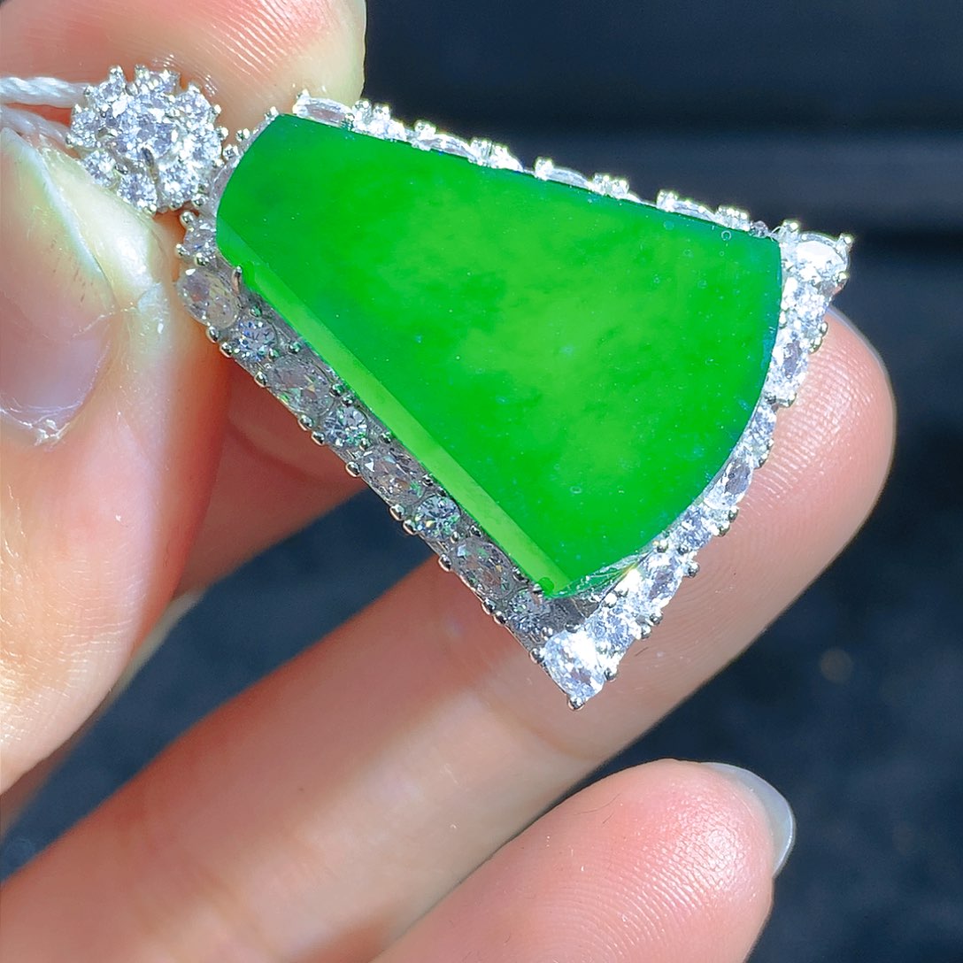 翡翠颈饰银S925镶嵌吊坠