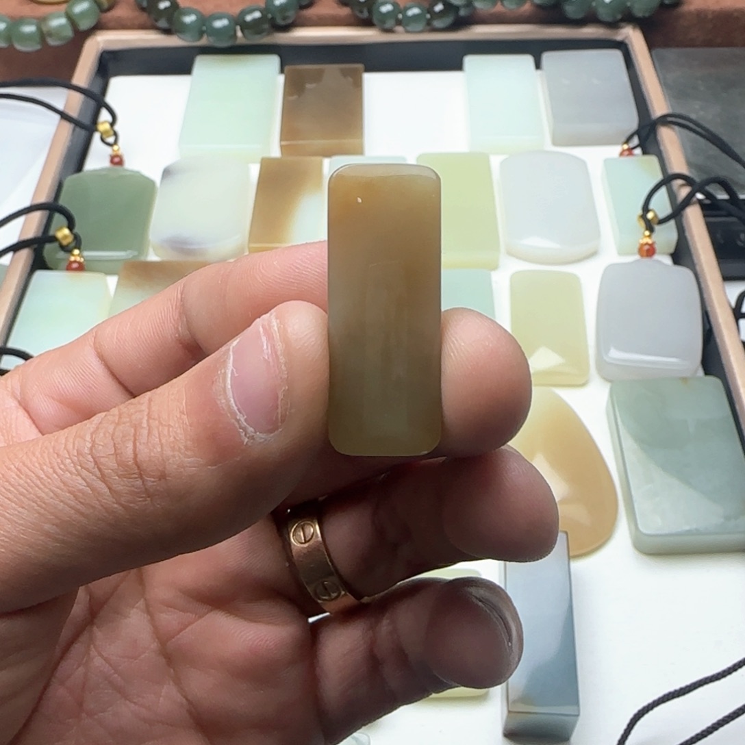 和田玉未镶嵌颈饰清*泉