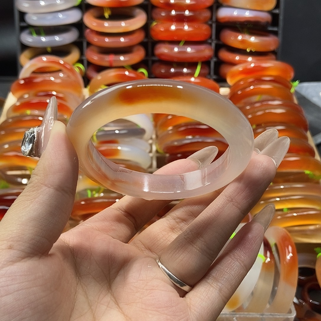 玛瑙/玉髓未镶嵌玛瑙手镯57.7