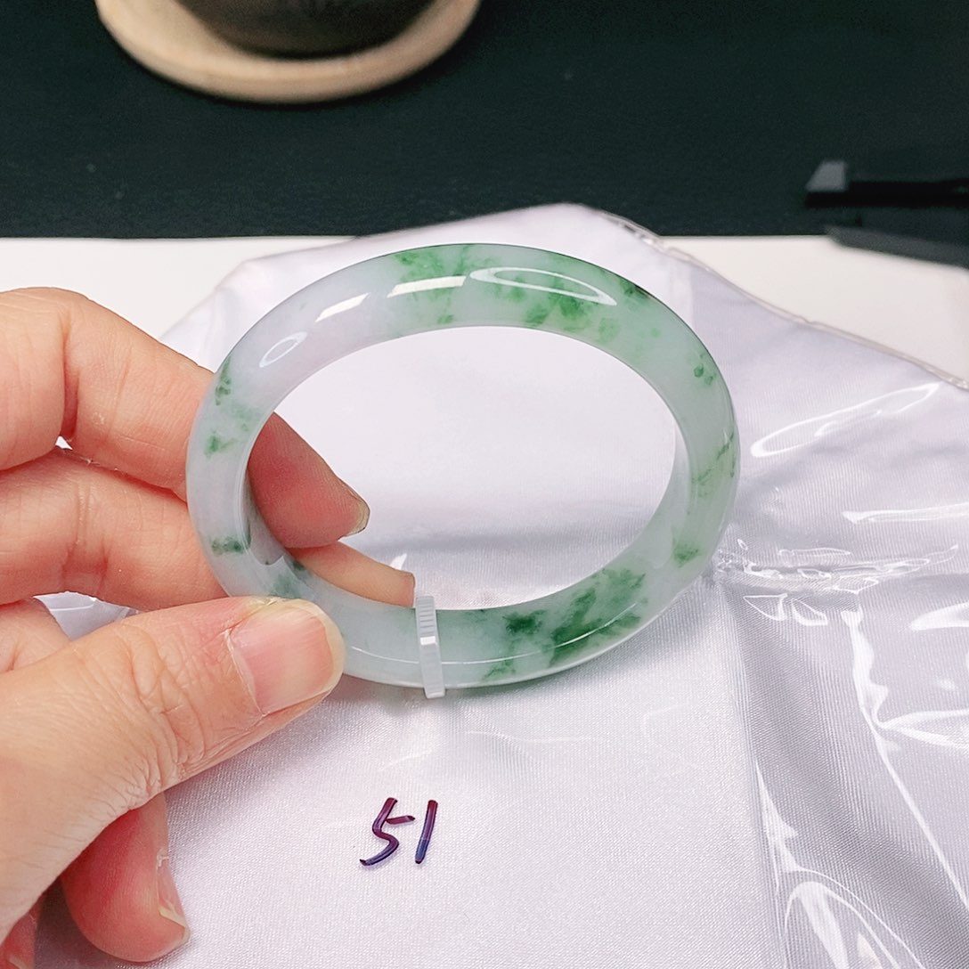 【闪购商品】翡翠手镯未镶嵌贵妃