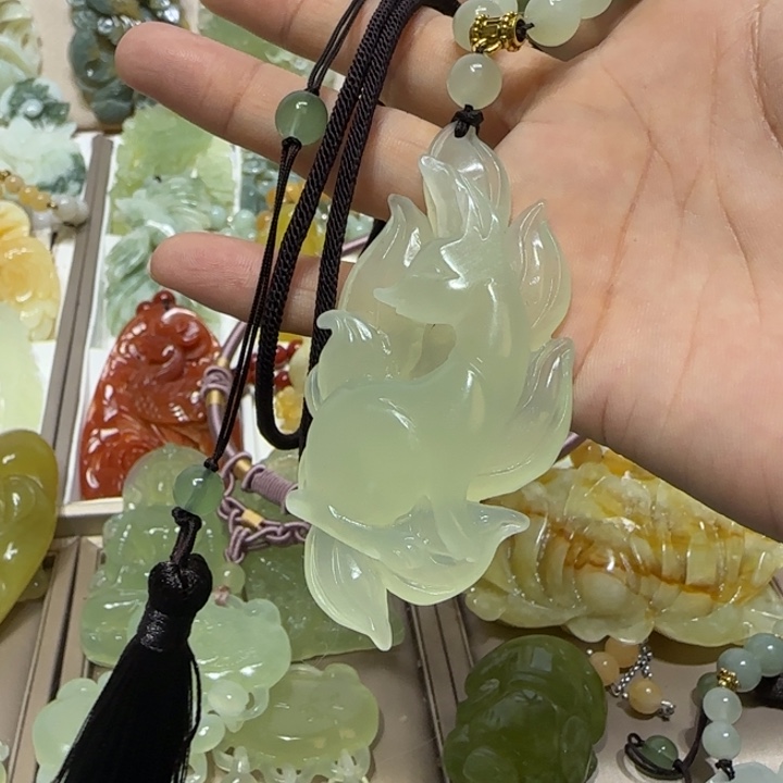 蛇纹石玉吊坠未镶嵌