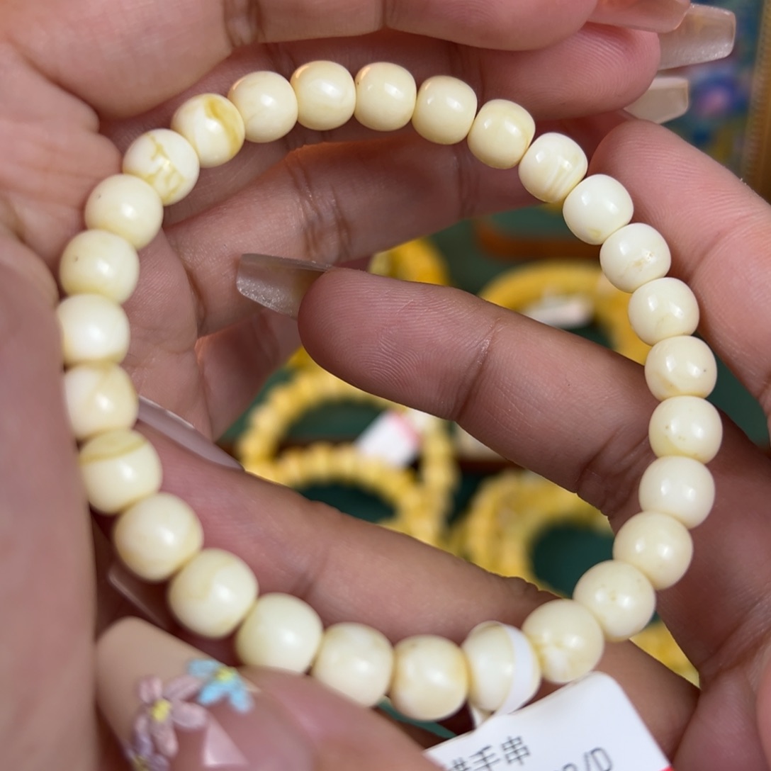 未镶嵌琥珀珠宝奇石