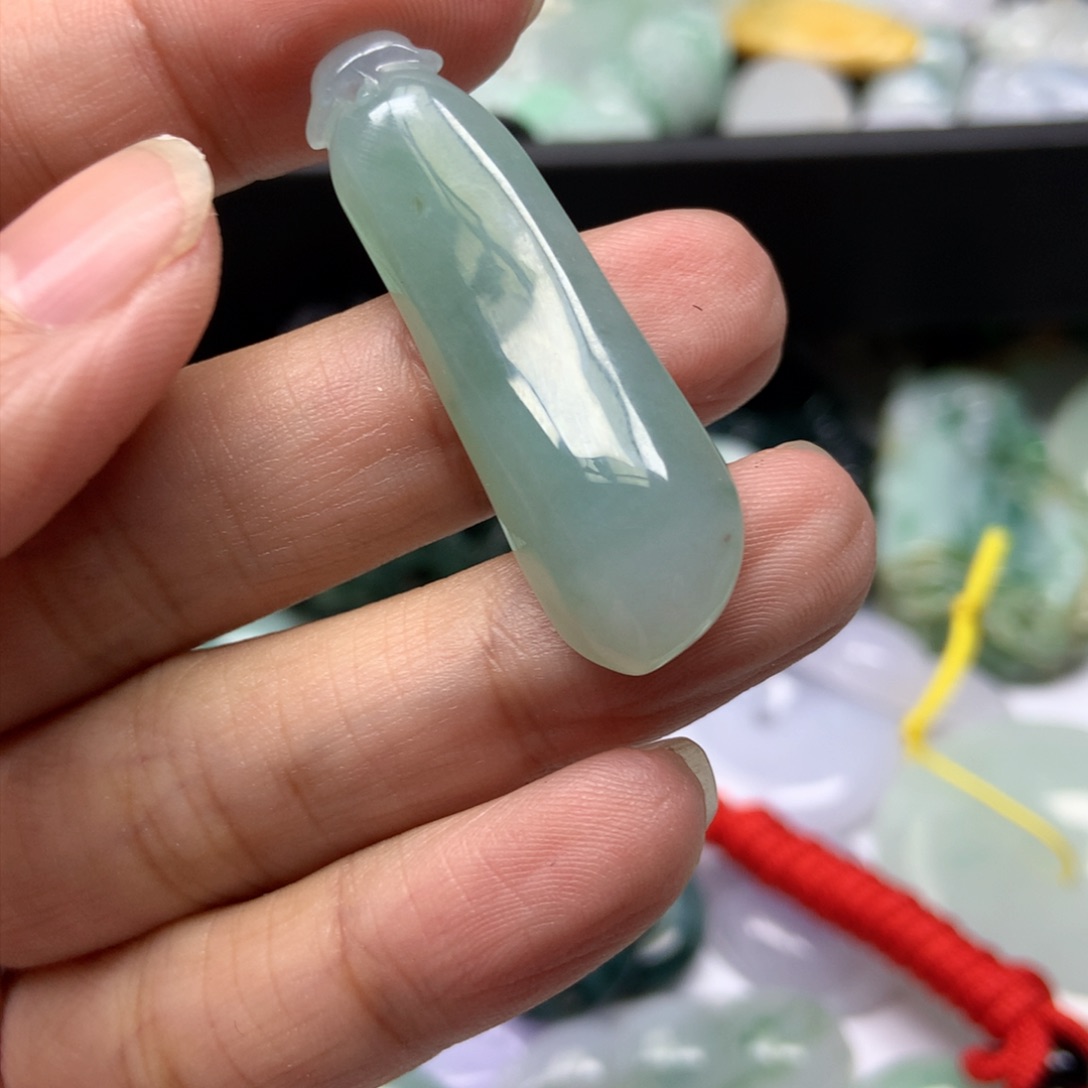 翡翠颈饰未镶嵌天然翡翠