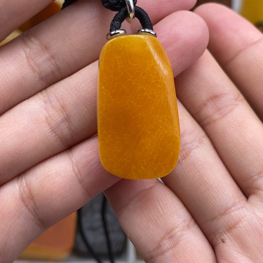 琥珀吊坠(赠链)未镶嵌