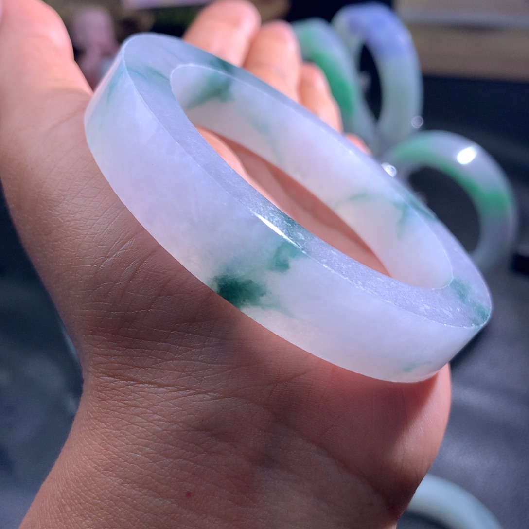 定制翡翠手镯未镶嵌上**水