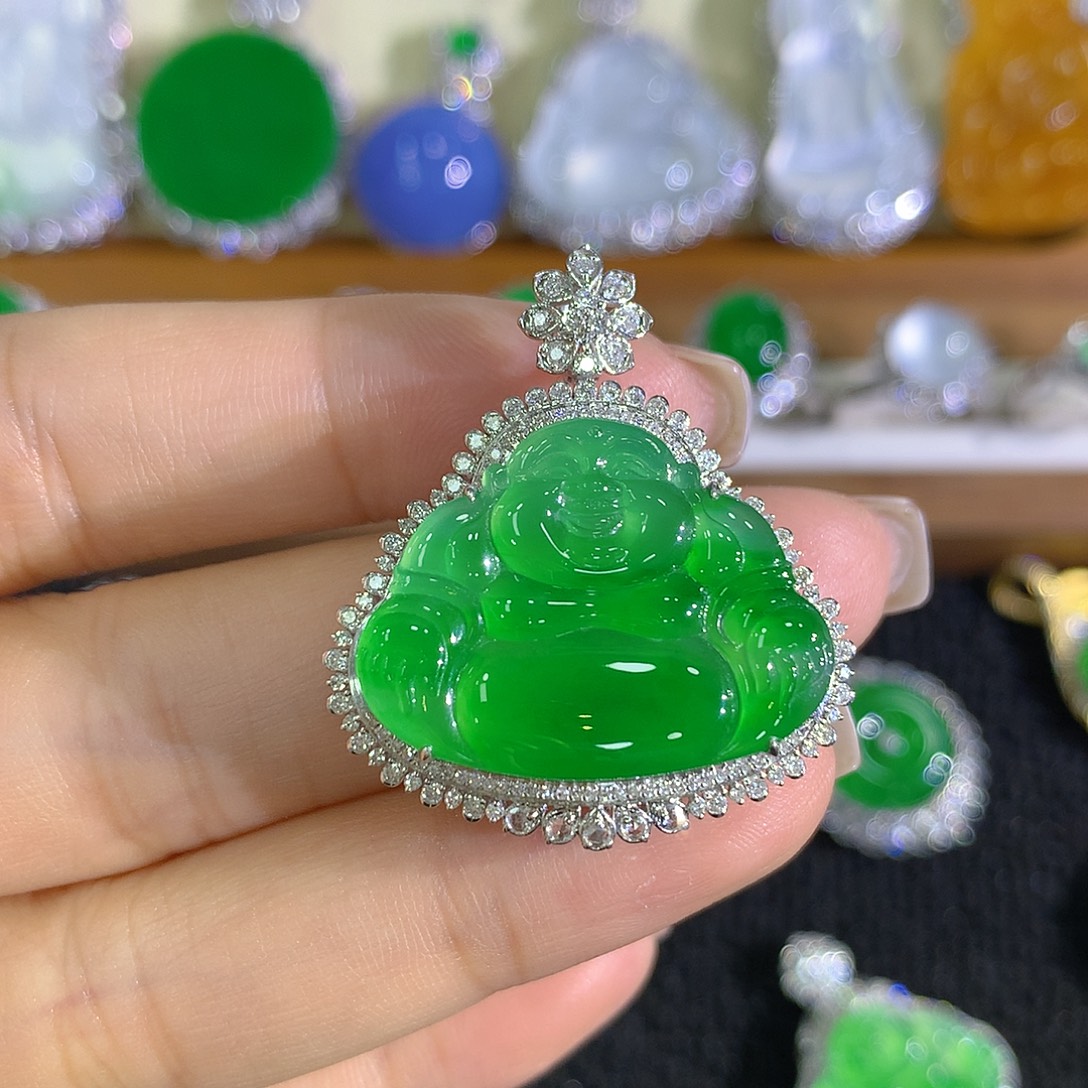 翡翠18K金镶嵌颈饰111111