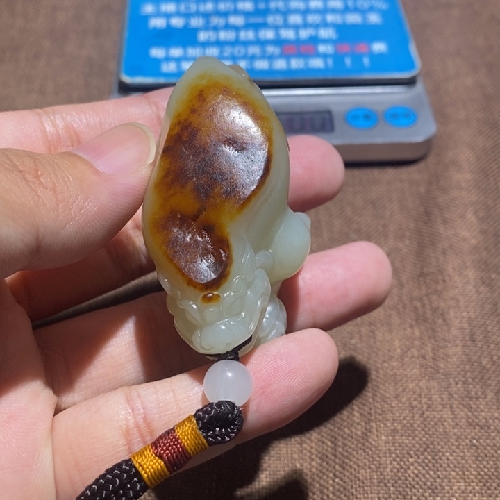 颈饰未镶嵌和田玉上**水