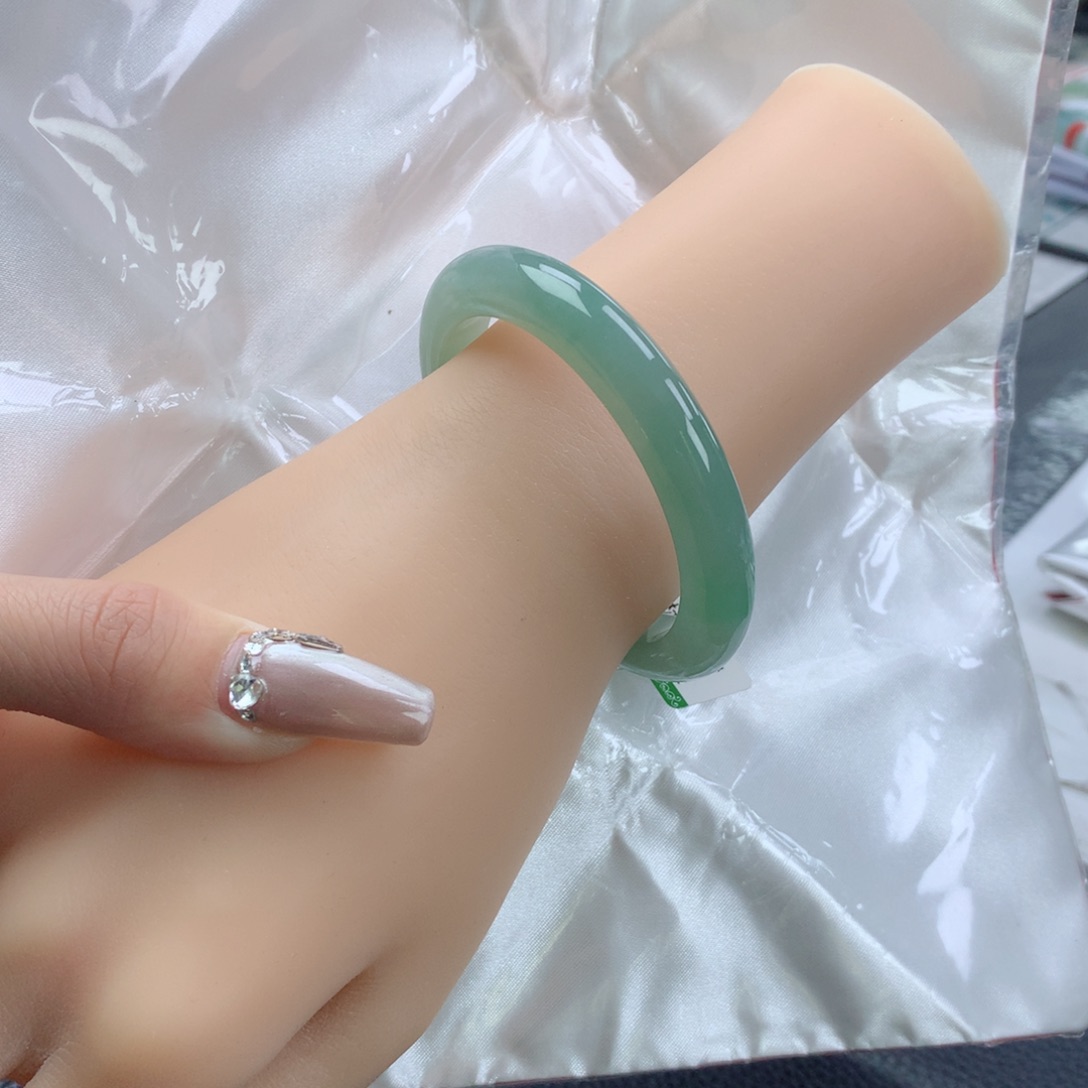 翡翠手镯未镶嵌52.8正圈