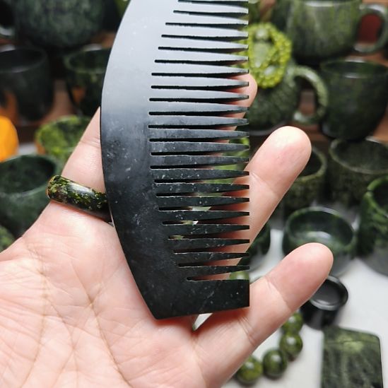 未镶嵌蛇纹石玉梳子