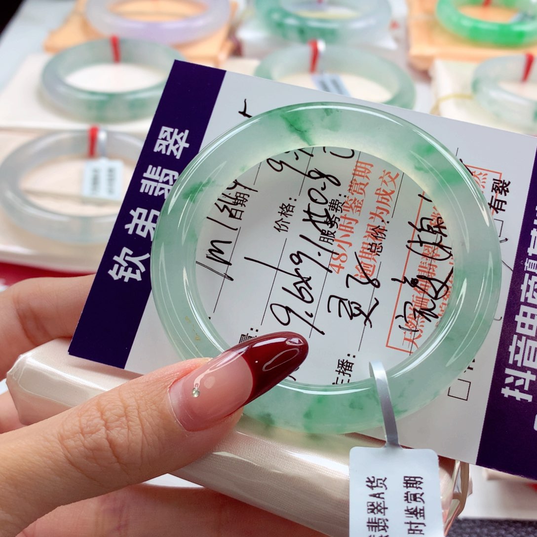 翡翠手镯未镶嵌l****450.8 宝藏毕业 灵