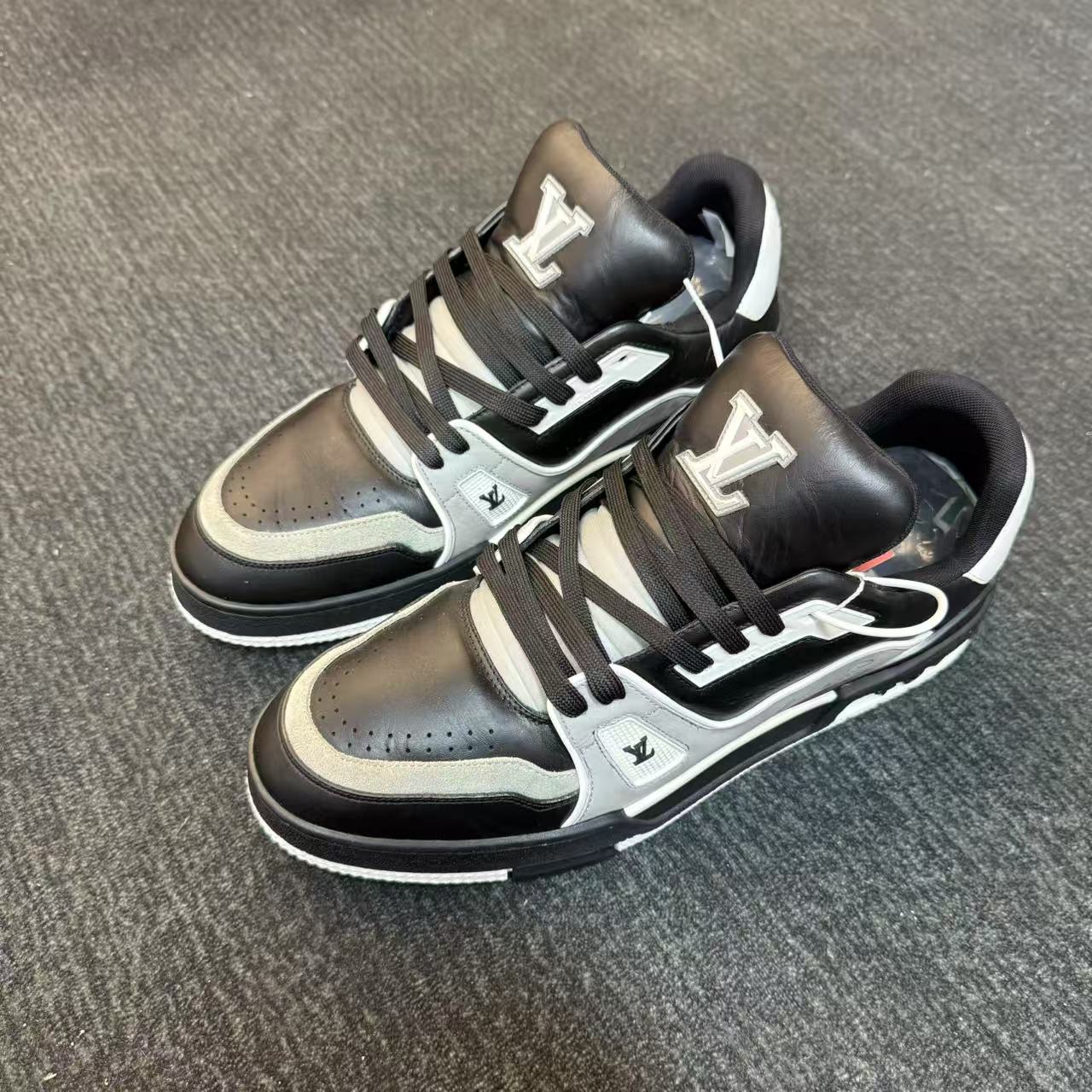99新 LouisVuitton/路易威登 经典黑水泥trainer奢鞋