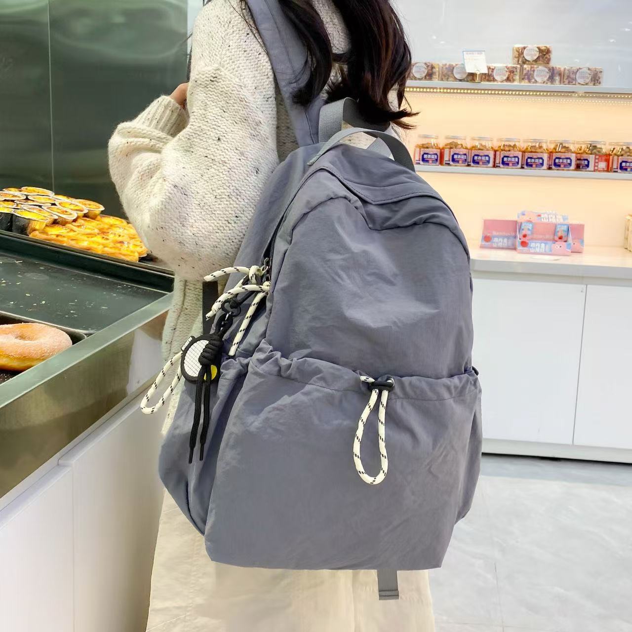 （51-60）时尚休闲轻便韩版双肩背包百搭超轻潮流纯色简约学生包