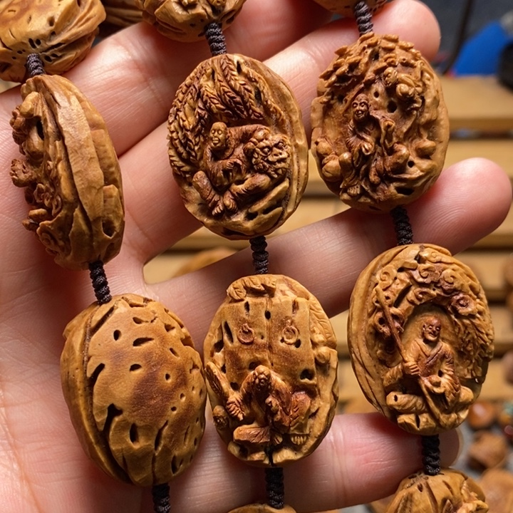 于***谦桃核手工雕刻十八罗汉