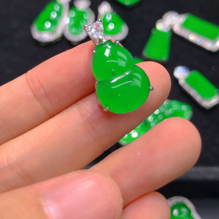 翡翠银S925镶嵌颈饰一个