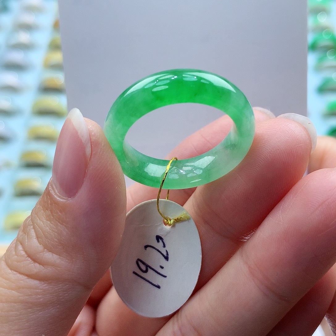 翡翠戒指未镶嵌1920圈