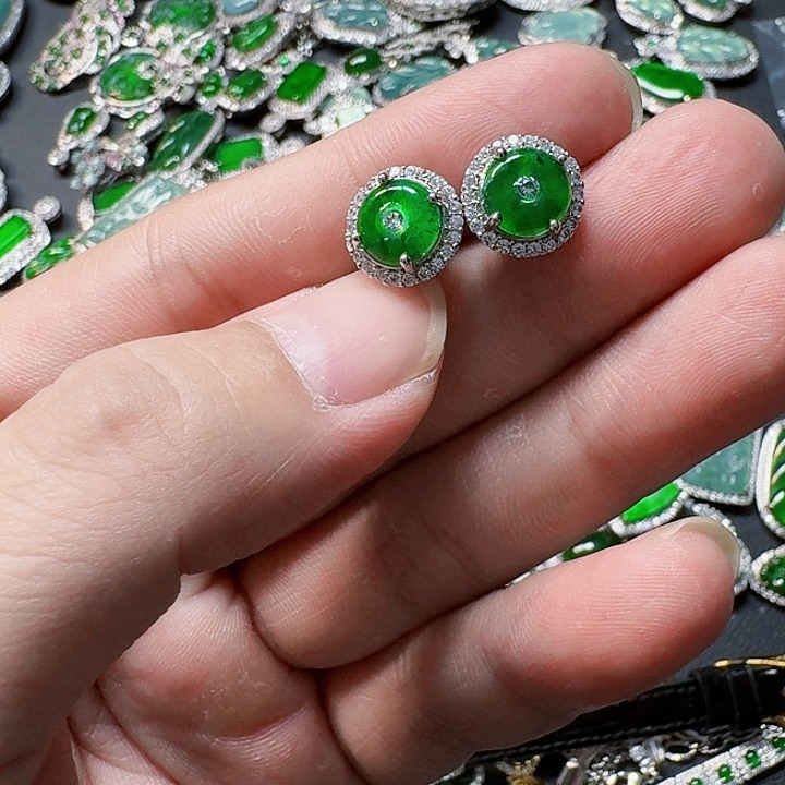 翡翠颈饰未镶嵌天然A货翡翠放漏