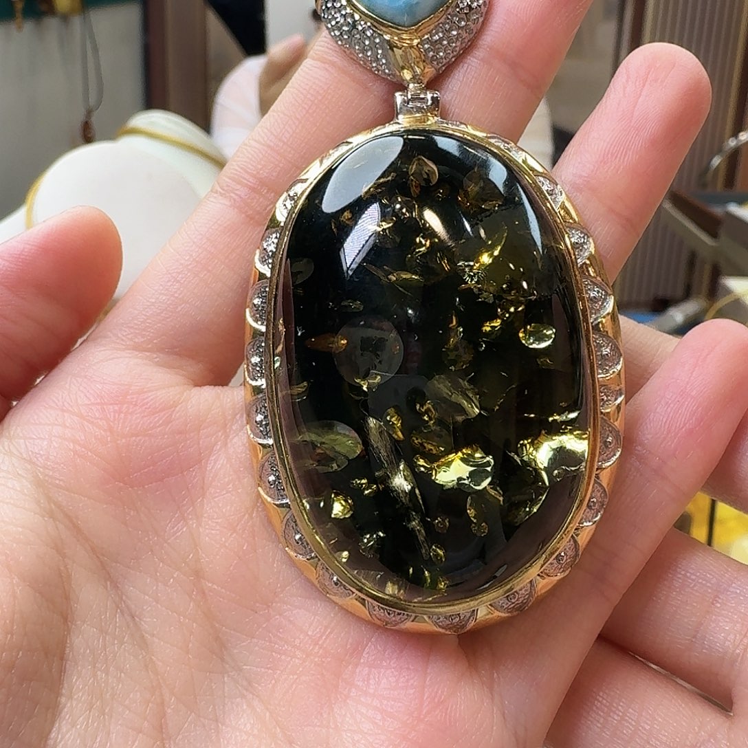 琥珀未镶嵌颈饰吊坠