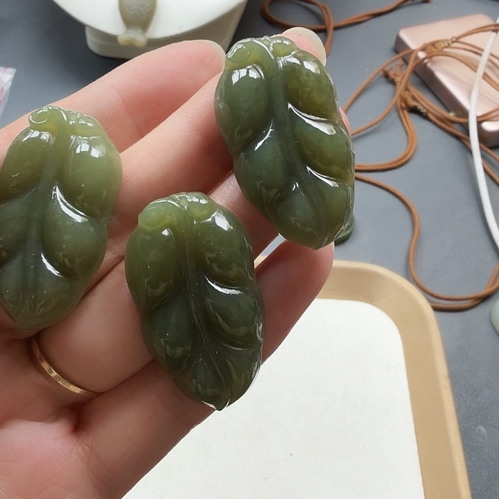 和田玉未镶嵌颈饰18