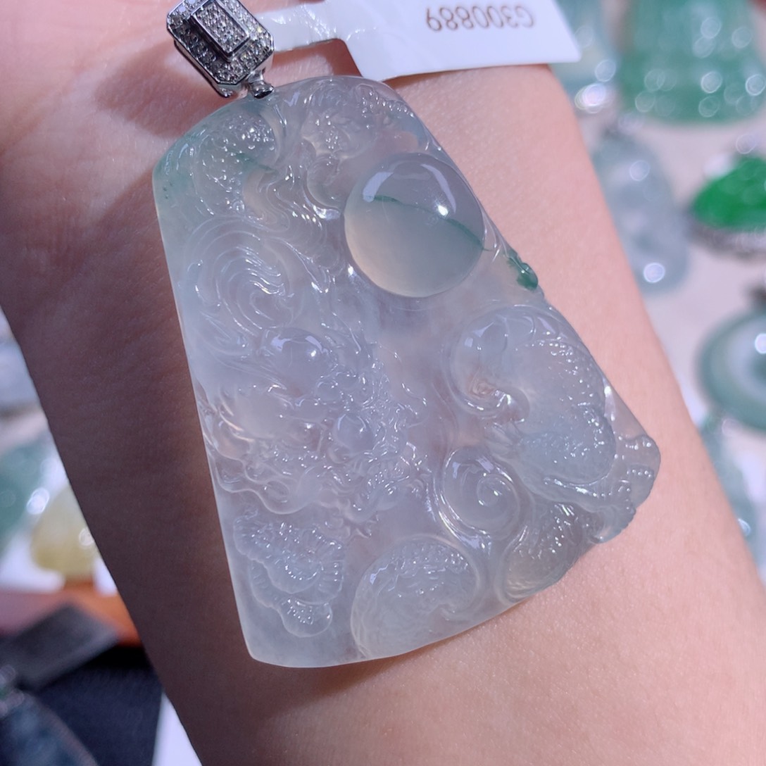 翡翠吊坠(不含链)18K金镶嵌龙牌