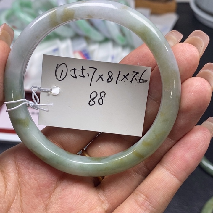 未镶嵌手镯（开口镯）翡翠