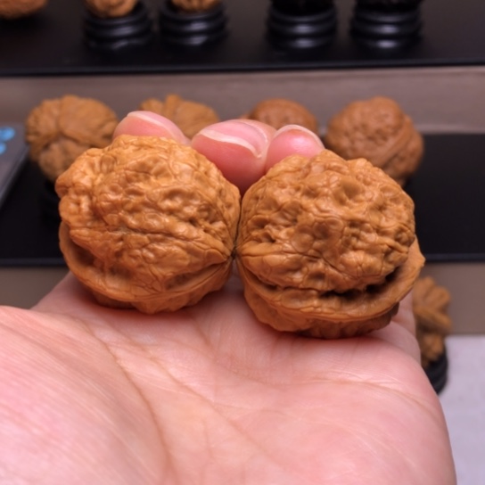 文玩核桃把件龙鳞舍利疙瘩包65