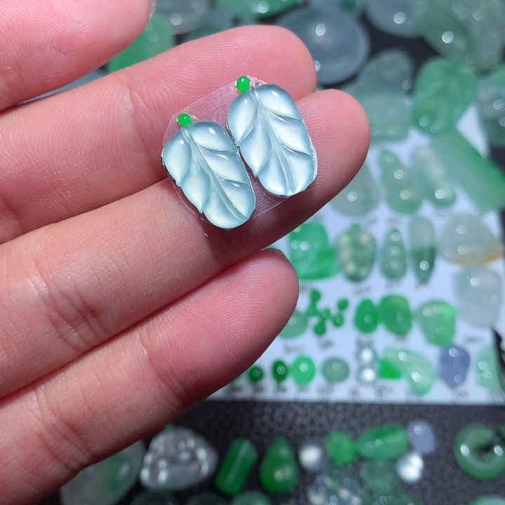 翡翠颈饰未镶嵌叶子