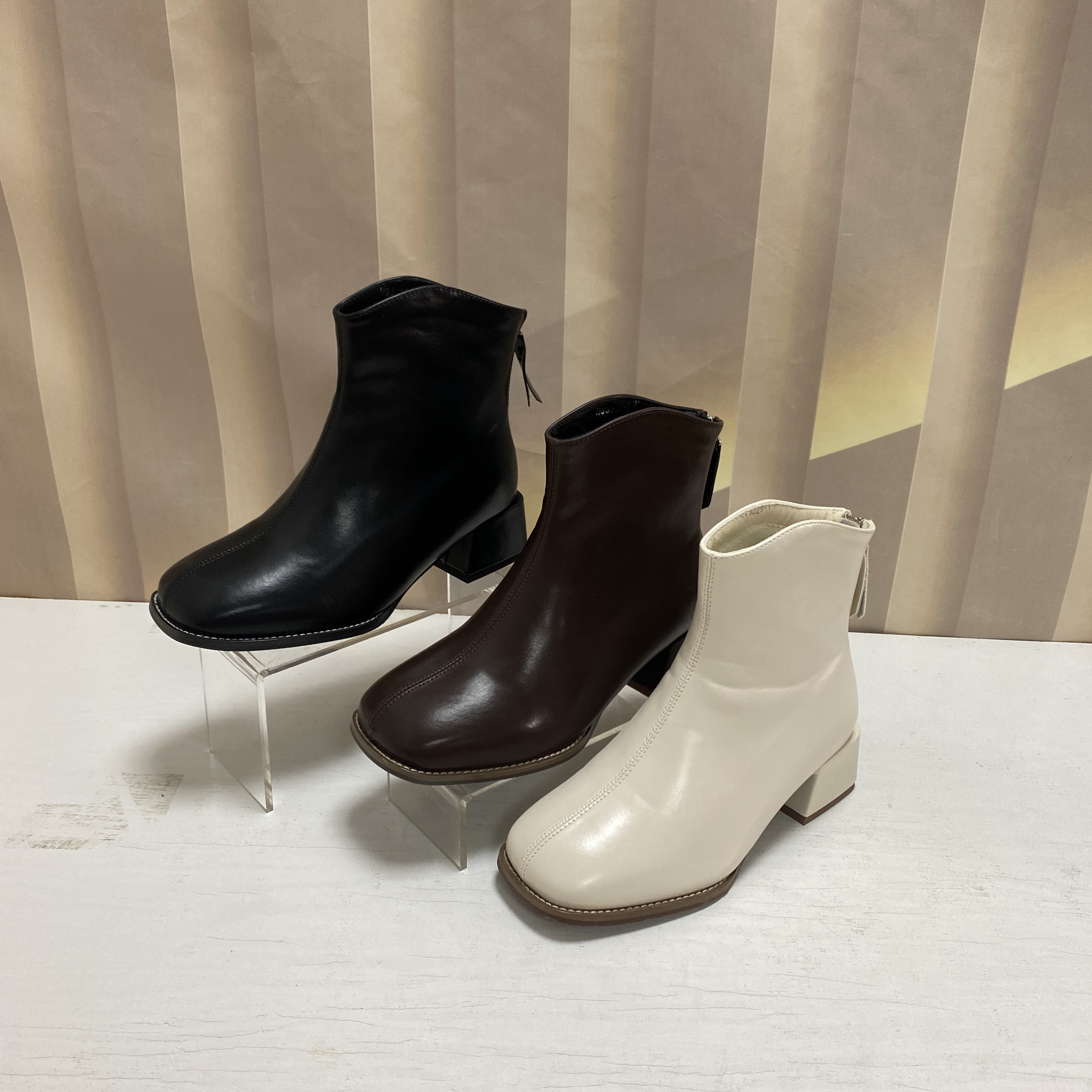 3329-1秋冬时尚百搭粗跟方头短靴H6