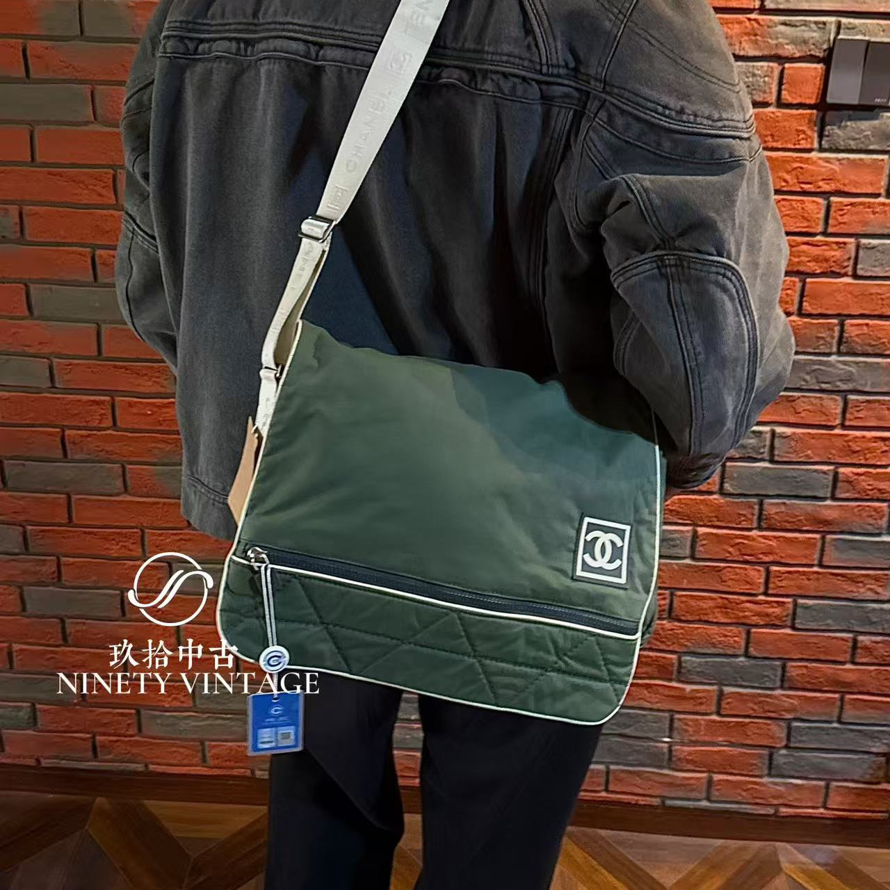 95新 Chanel/香奈儿 运动方标苔原绿拼白色 翻盖邮差 斜挎单肩包