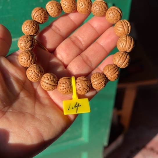 瑞***木质野生桃核手串